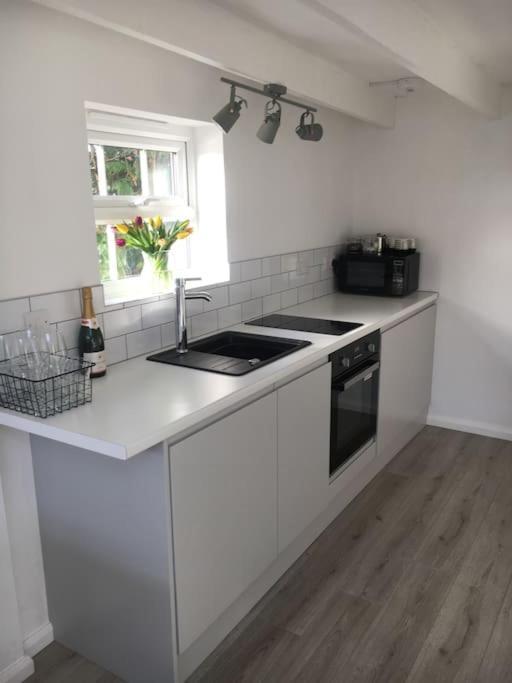 Brighton Boutique Garden Studio With Free Parking Экстерьер фото
